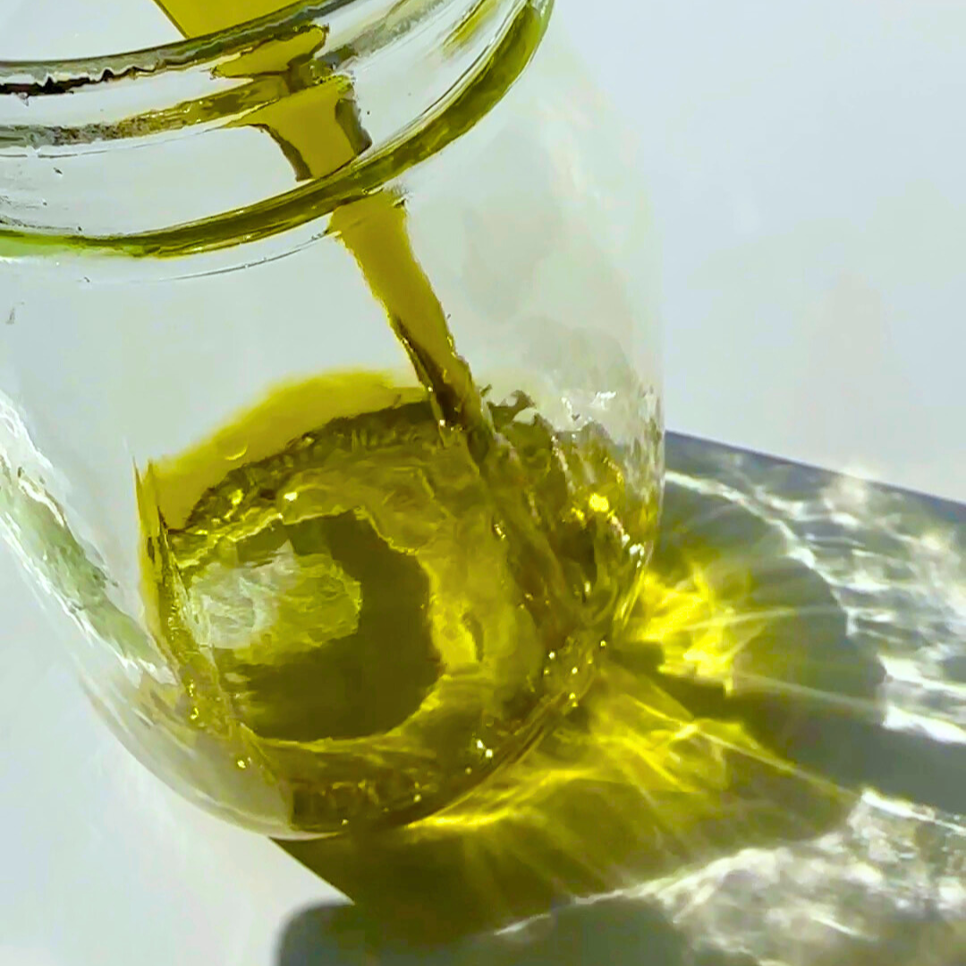 Vacay Vibes Only: How Hemp Seed Oil is like a Daycation for Your Melanin